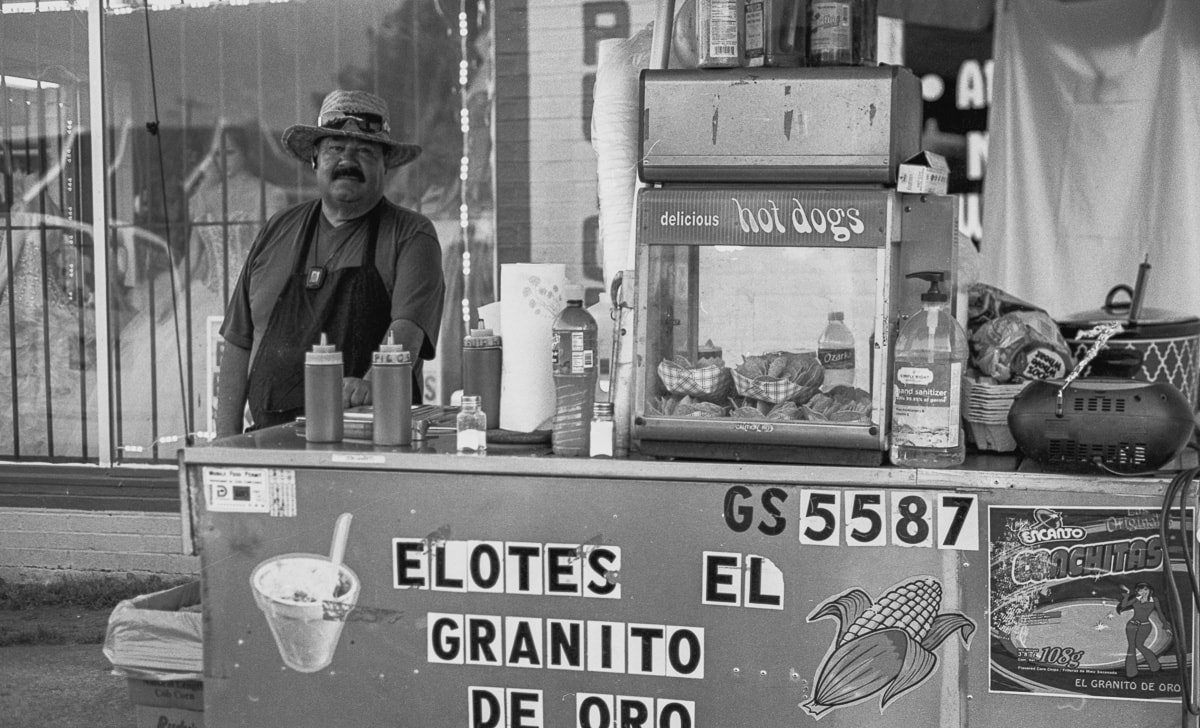 A man selling elotes