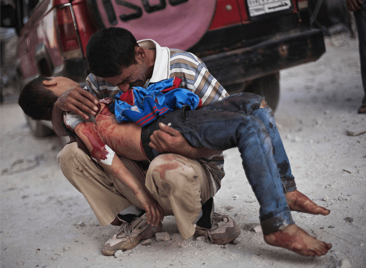Pulitzer-Winning Photos: A Syrian man cries while holding the body of his son near Dar El Shifa hospital in Aleppo, Syria, Oct. 3, 2012. The boy was killed by the Syrian army. (Manu Brabo, Associated Press - October 3, 2012)