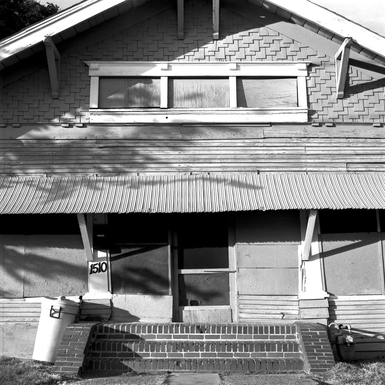 An abandoned crooked house