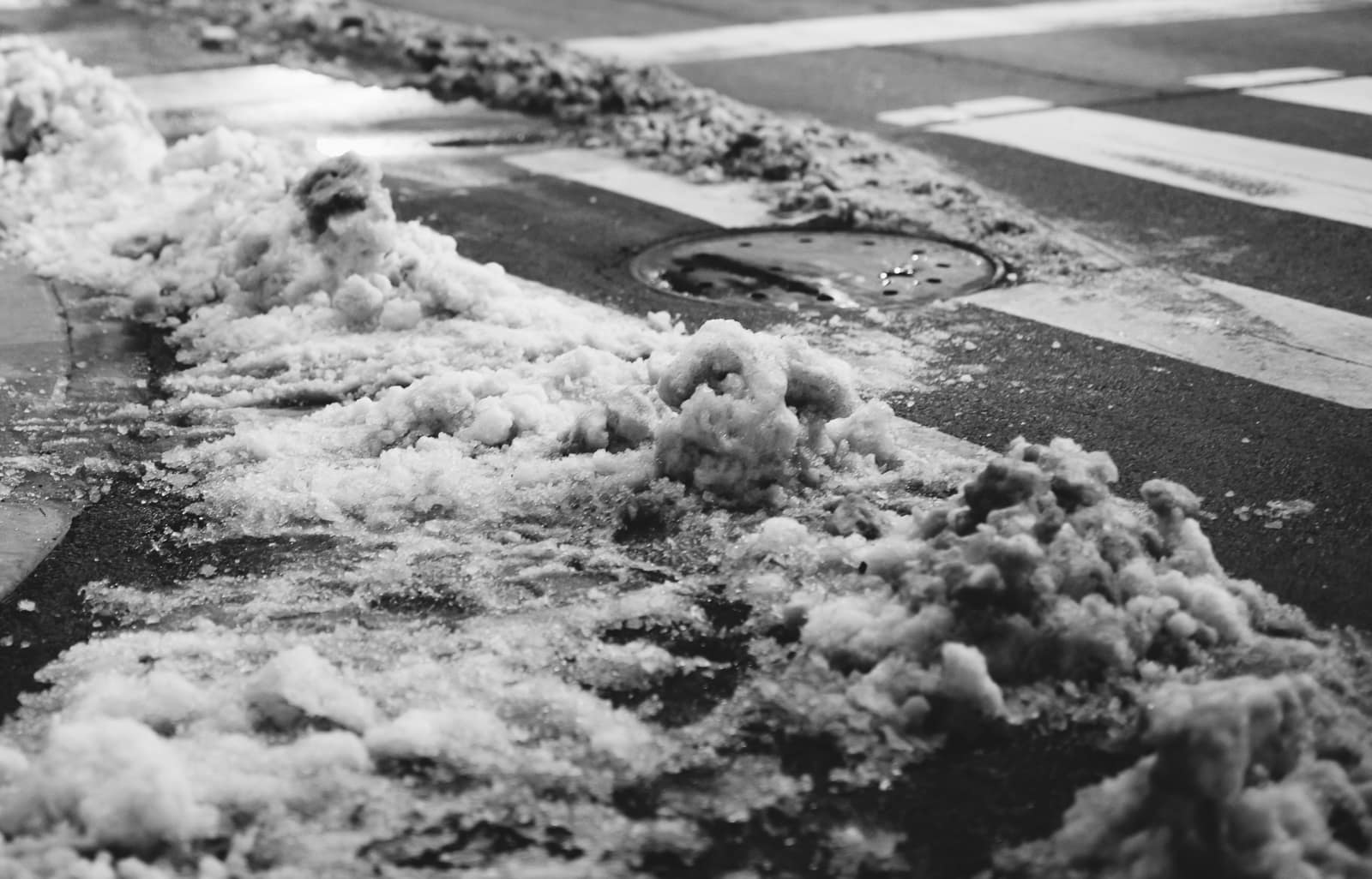 Snow on the sidewalk in downtown Chicago