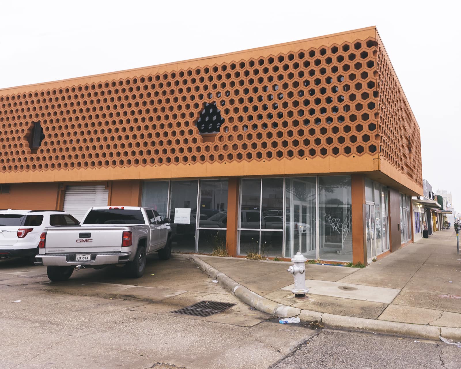 Mid-century architecture on Jefferson Boulevard, Oak Cliff