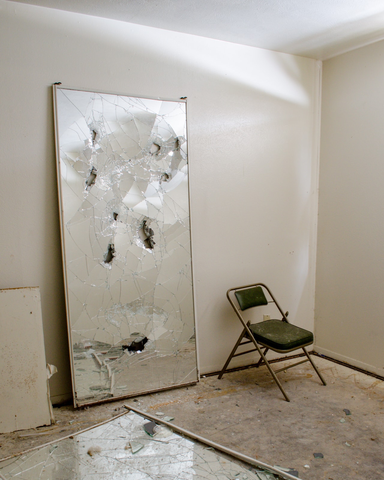 Broken mirrors in an abandoned apartment urbex