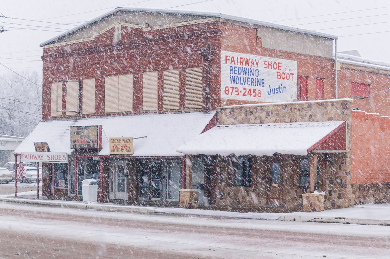 Fairway Shoe store in the Wills Point snow storm 