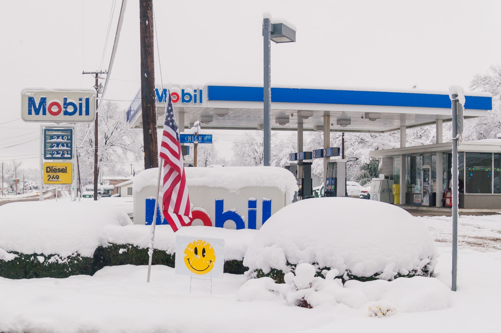Mobile gas station in the 2010 North American Blizzard