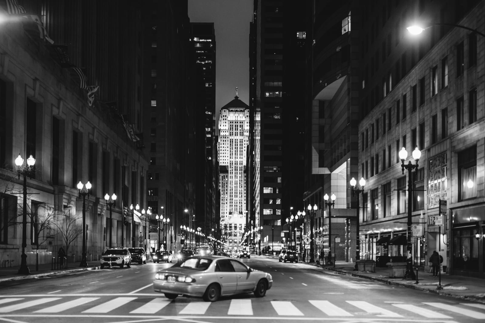 Is It Safe To Walk Around Downtown Chicago At Night