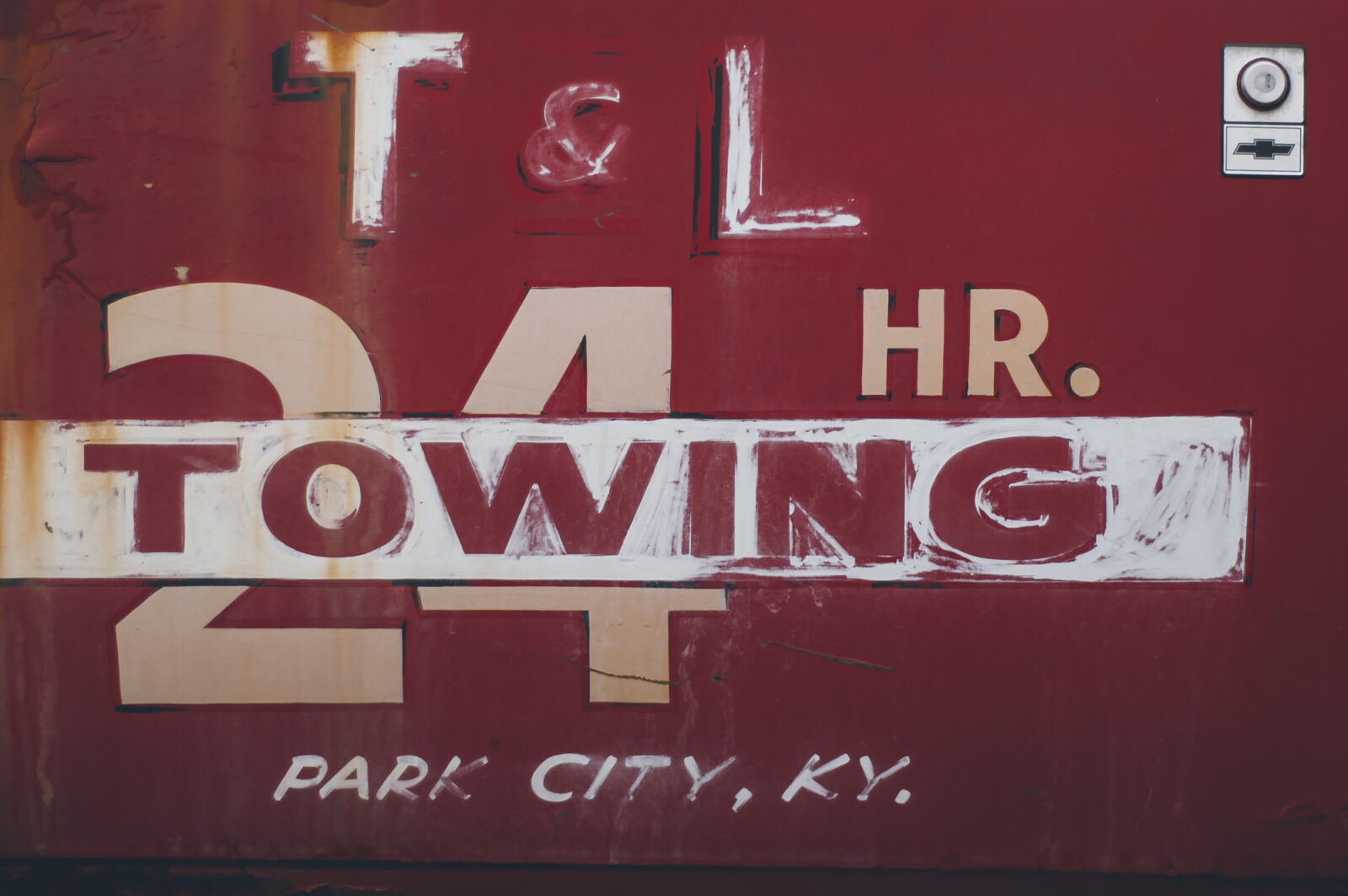 Urban exploration of an abandoned junkyard and mobile home