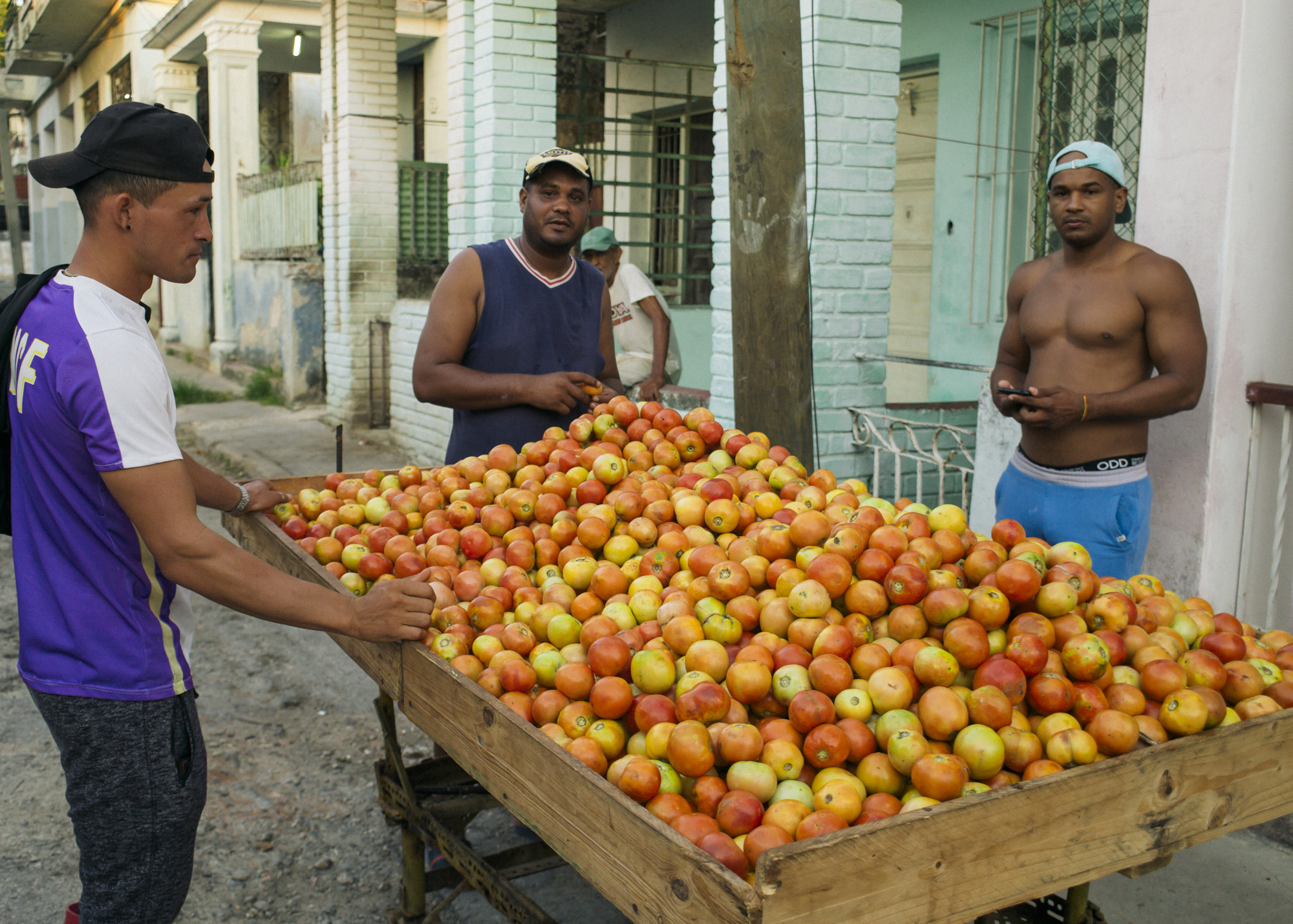 Men selling fruit in Havana